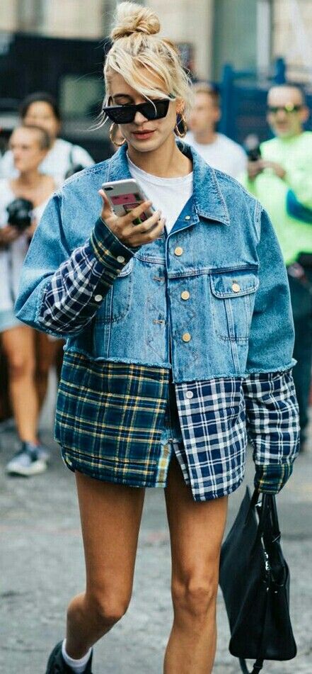 Denim. Hailey Baldwin Denim Jacket Diy, Street Grunge, Socks Outfit, Street Style New York, Grunge Denim, Diy Denim Jacket, Look Grunge, Custom Denim Jacket, Walking Down The Street