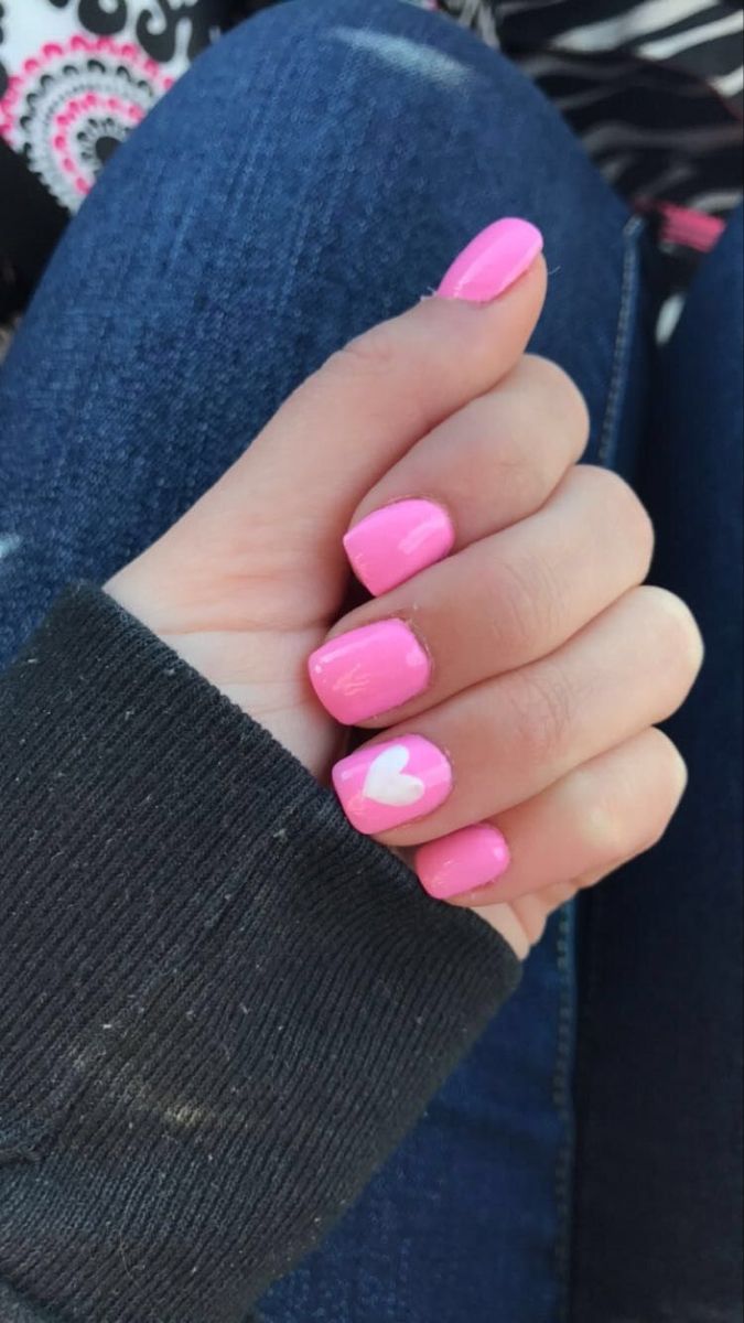 Dip Nails With Heart Design, Dip Valentine Nail Ideas Pink, February Pink Nails, Pink Dip Powder Nails Valentines Day, Dipped Valentines Nails, Pink Nails With One Heart, Dip Nail Ideas Valentines Day, Valentine Dip Nails Ideas, Valentine’s Day Dip Nails