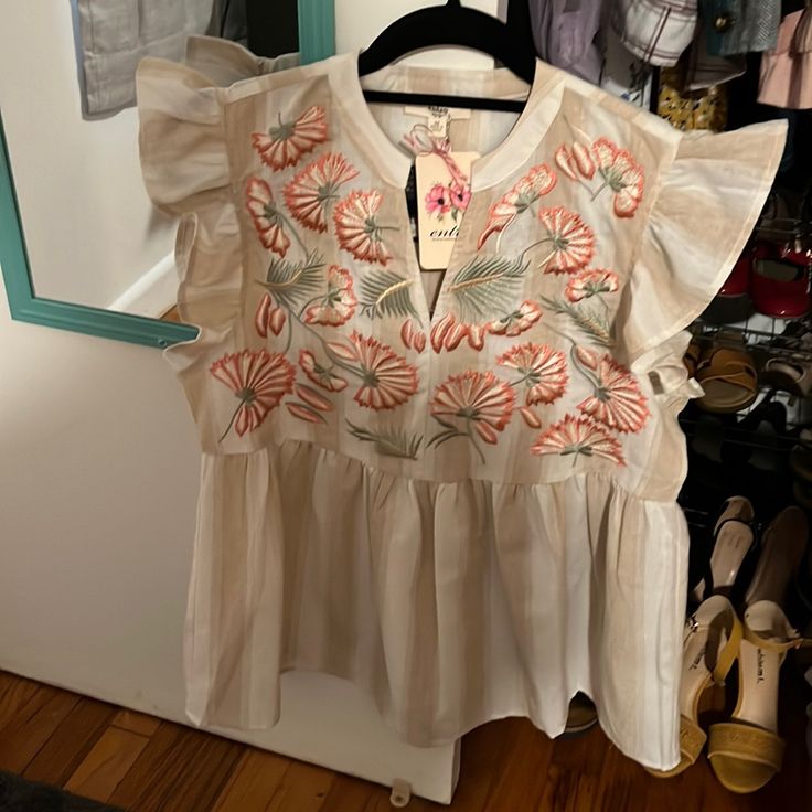 Adorable Pink And Cream Blouse From Entro With Floral Detail. Floral Embroidery Blouse, Cream Blouse, Embroidery Blouse, Floral Embroidery, Top Blouse, Womens Tops, Size Medium, Embroidery, Sewing