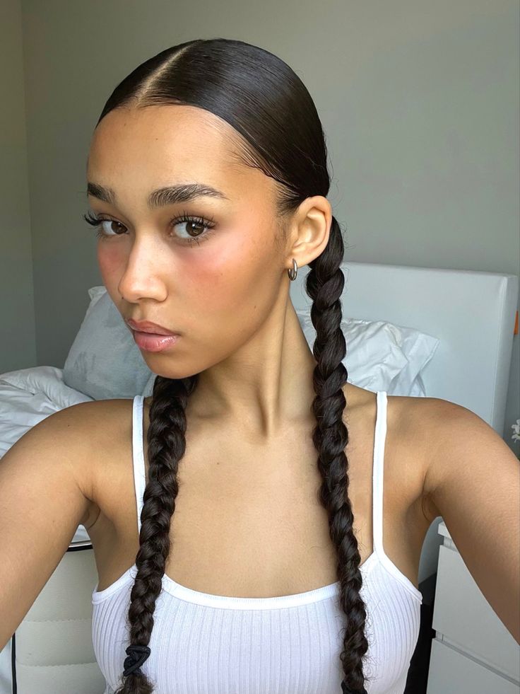 Selfie of a girl with two sleek braids and natural makeup Kepang Dua, Slicked Back Hairstyles, Sleek Braid, Two Braid Hairstyles, Plaits Hairstyles, Vlasové Trendy, Two Braids, Slicked Back Hair, Hairdos For Curly Hair