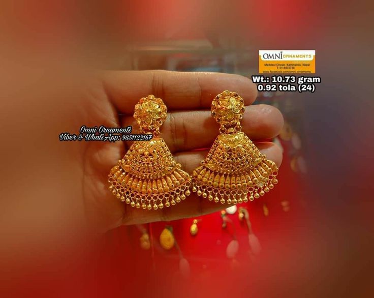 Gold Jewelry Prom, Kids Gold Jewelry, Small Earrings Gold, Unique Gold Jewelry Designs, Gold Jhumka, Bridal Necklace Designs, Gold Jewels Design, Neck Pieces Jewelry, Antique Necklaces Design