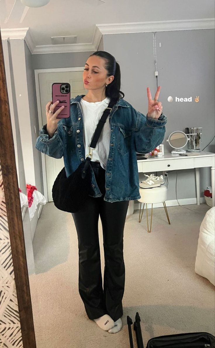 Cozy College Outfit, Blue Jean Jacket Outfits, Prettiest Celebrities, Cold Outfits, Transition Outfits, Cold Weather Outfits, Cute Simple Outfits, Outfit Inspo Fall, Winter Fashion Outfits