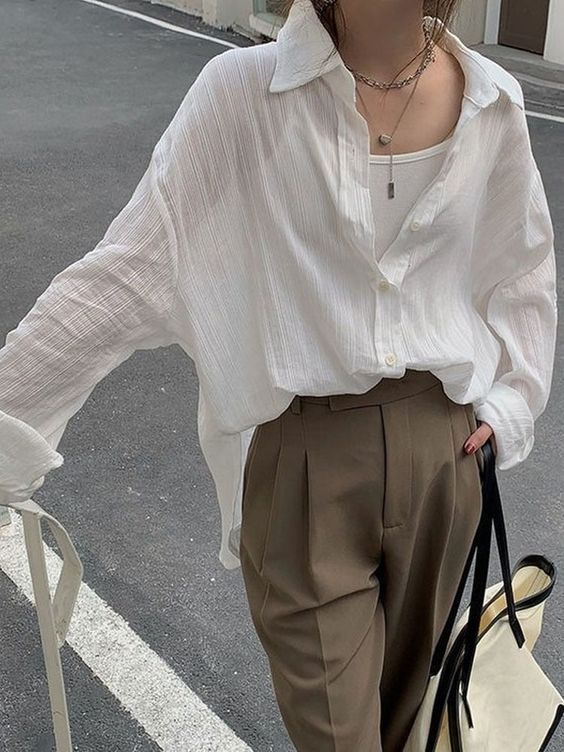 Very good product! Transparent Cardigan, Woman Blouses, Adrette Outfits, Sunscreen Clothing, Basic Fashion, Oversized Shirts, White Woman, Crop Top Dress, Preppy Casual