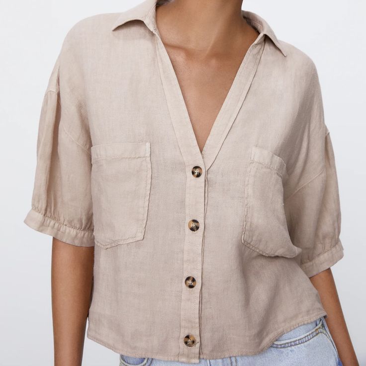 New With Tags Cropped Linen Zara Top. Beige V-neck Top With Pockets, Beige Collared Tops For Vacation, Collared Beige Tops For Vacation, Beige Beach Tops With Pockets, Beach Beige Tops With Pockets, Chic Khaki Tops With Pockets, Chic Taupe Tops For Day Out, Chic Zara Blouse With Pockets, Chic Relaxed Fit Khaki Top