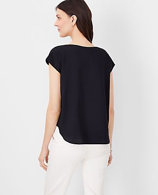 Styled with a sleek boatneck and flattering shirttail hem, this must-have essential is endlessly versatile. Boatneck. Short sleeves. Shirttail hem.,Hit:Relaxed fit, Imported:Imported, Fit:Blousy: our most relaxed fit, Length:22 1/2" long, Fabrication:100% Polyester, Garment Care:Machine Washable Petite Boatneck Top by Ann Taylor Size Petite - 2XS Black Women's Scoop, Neck, Short, Sleeve, Blouse, Tops, 100%, Polyester, Machine, Washable Black Short Sleeve Top For Spring Workwear, Black Short Sleeve Top For Summer Workwear, Elegant Crew Neck Top With Relaxed Fit, Elegant Relaxed Fit Crew Neck Top, Casual Crew Neck Top In Viscose, Casual Viscose Crew Neck Top, Chic Tops For Layering With Relaxed Fit, Chic Relaxed Fit Tops For Layering, Casual Short Sleeve Tops In Viscose