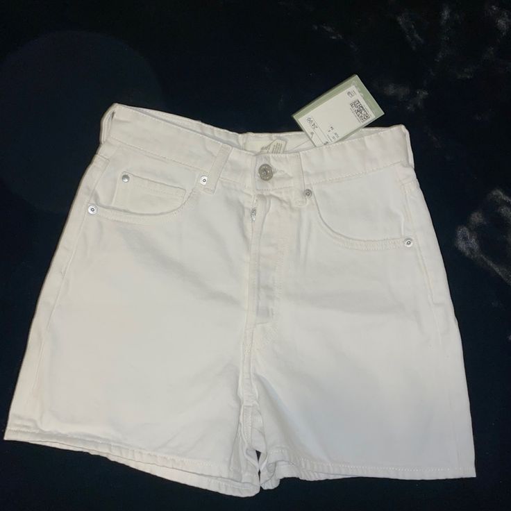 White Button Down Jean Shorts Summer Bottoms With Button Closure And Short Length, White High Waist Shorts With Buttons, White Bottoms With Button Closure, Short Length, White Buttoned Shorts For Spring, H&m Bottoms With Pockets For Day Out, White High Waist Bottoms With Button Closure, H&m Cotton Bottoms For Day Out, White High Rise Bottoms With Button Closure, White High-waist Bottoms With Button Closure