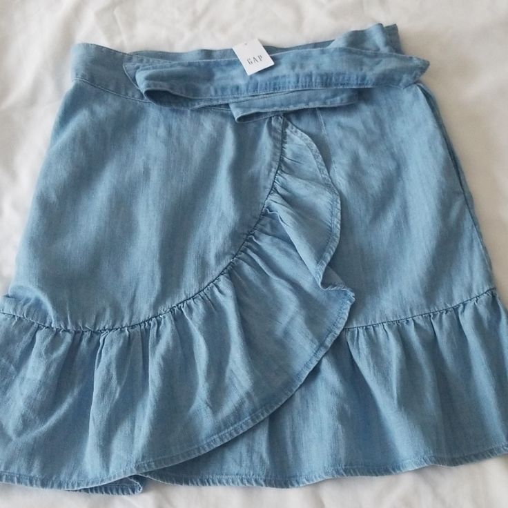 New With Tags Spring Cotton Skirt By Gap, Gap Cotton Summer Skirt, Summer Cotton Skirt By Gap, Gap Cotton Skirt For Summer, Casual Cotton Skirt By Gap, Fitted Cotton Skirt By Gap, Gap Casual Cotton Skirt, Chic Blue Denim Skirt For Spring, Chic Summer Bottoms From Gap