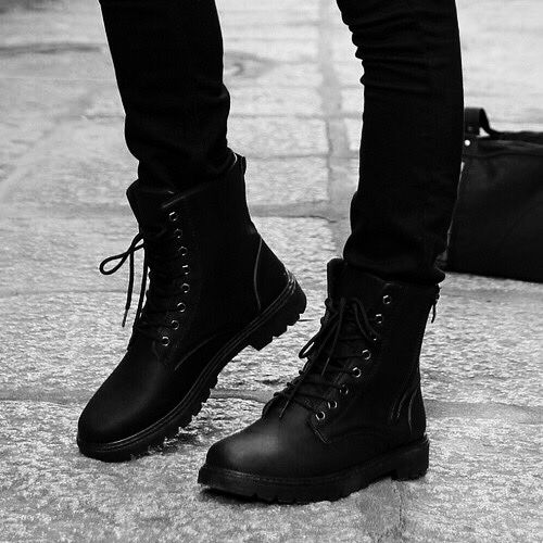 Black Military Boots, Boots Outfit Men, Mens Winter Shoes, Combat Boots Men, Mode Shoes, Man In Black, High Top Boots, Mens Boots Fashion, Winter Ankle Boots