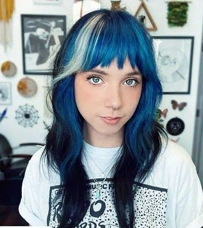 Curtain Bangs Dyed Bangs, Color Block Hair, Trendy We Fryzurach, Split Dyed Hair, Hair Dye Ideas, Nice Hair, Hair Creations, Long Hair With Bangs, Scene Hair