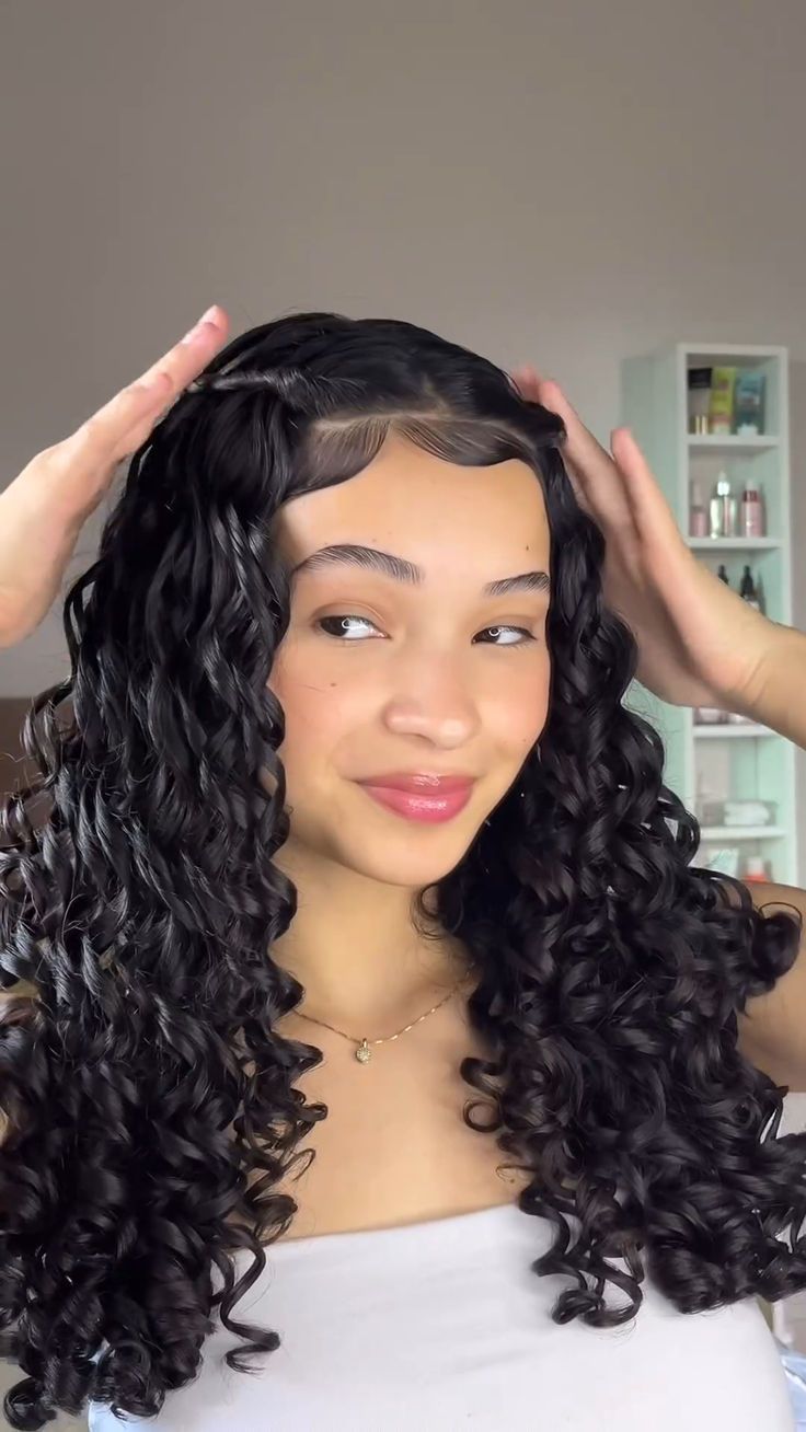 Hairstyle For Medium Curly Hair, Medium Curly Hair, Messy Pixie Haircut, Curly Hair Beauty, Curly Hair Care Routine, Mixed Curly Hair, Curly Hair Videos, Quick Natural Hair Styles, Medium Curly