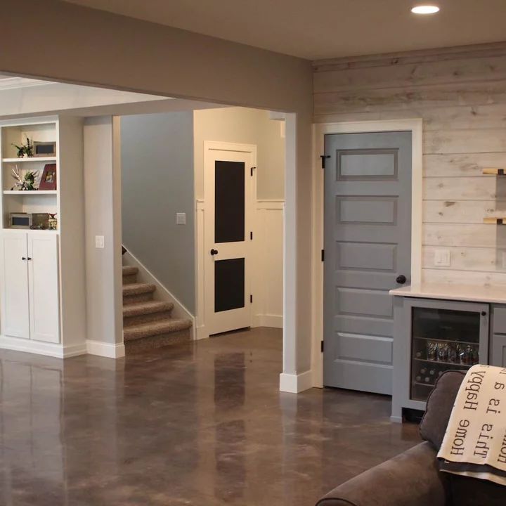 the living room is clean and ready to be used as an entertainment area for entertaining