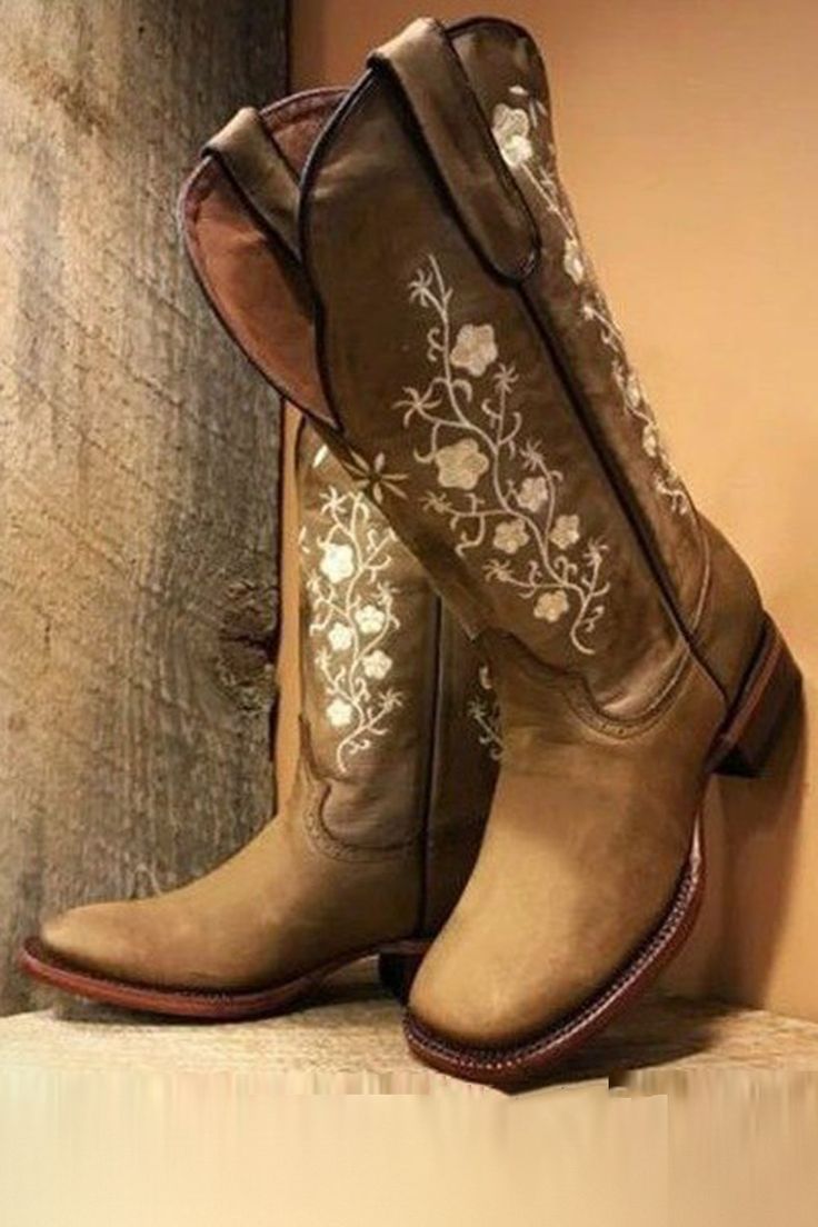 Perfectly Balancing Fashion And Functionality, making Them Versatile For Various Occasions. Whether It's A Casual Day Out, A Western-Themed Event, A Country Concert, Or Paired With A Classic Cowgirl Outfit, These Fashion Boots Are Your Stylish Companion. Vaquera Boots, Cowgirl Ankle Boots, Cute Cowgirl Boots, Embroidery Boots, Rodeo Time, Look Boho Chic, Womens Boots Flat, Cowgirl Outfit, Bota Country