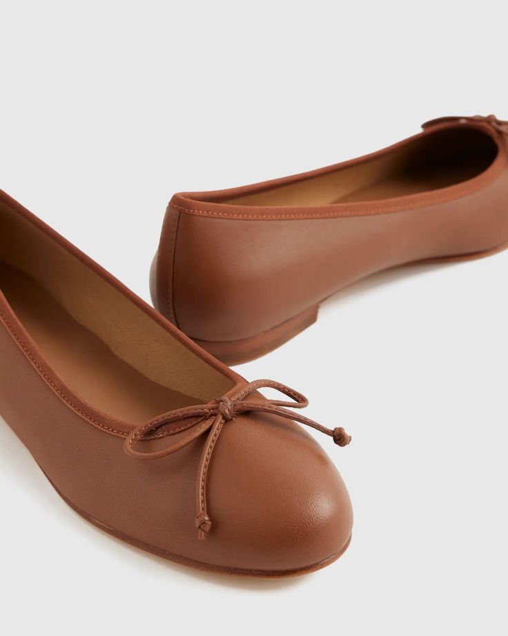 Women's Italian Leather Bow Ballet Flat Ballet Silhouette, Energy Water, Nude Flats, Leather Bow, Sheep Leather, Leather Bows, Leather Ballet Flats, 4 Inch Heels, Elevate Your Look