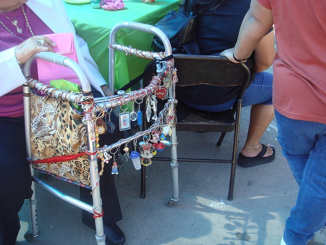 WHAT AN AWESOME IDEA! I already have duct taped mine and have a purse on it to hold all my stuff but keychains! I mean how did she get them on? Pimp My Walker  by mattieb, via Flickr Walking Cane Decorating Ideas, Rollator Decorations, Walker Decorations Decorating Ideas, Walker Decorations, Cane Decor Ideas, Assisted Living Decor, Senior Activity Ideas, Cripple Punk, Cane Decor