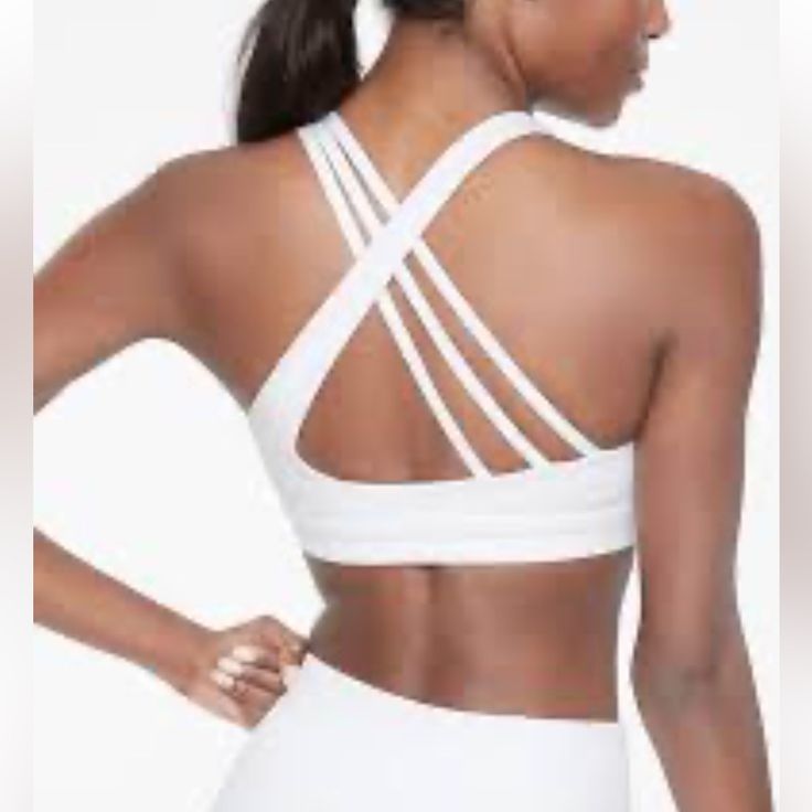 Athleta Run Free Sports Bra In White. For A-C Cups. Medium Impact. Buttery Soft Fabric. Bundle Discounts Are Offered Distance Running, Working Out Outfits, Mastectomy Bra, Free Bra, Confident Women, Printed Bras, Running Training, Active Women, Fitness Lifestyle