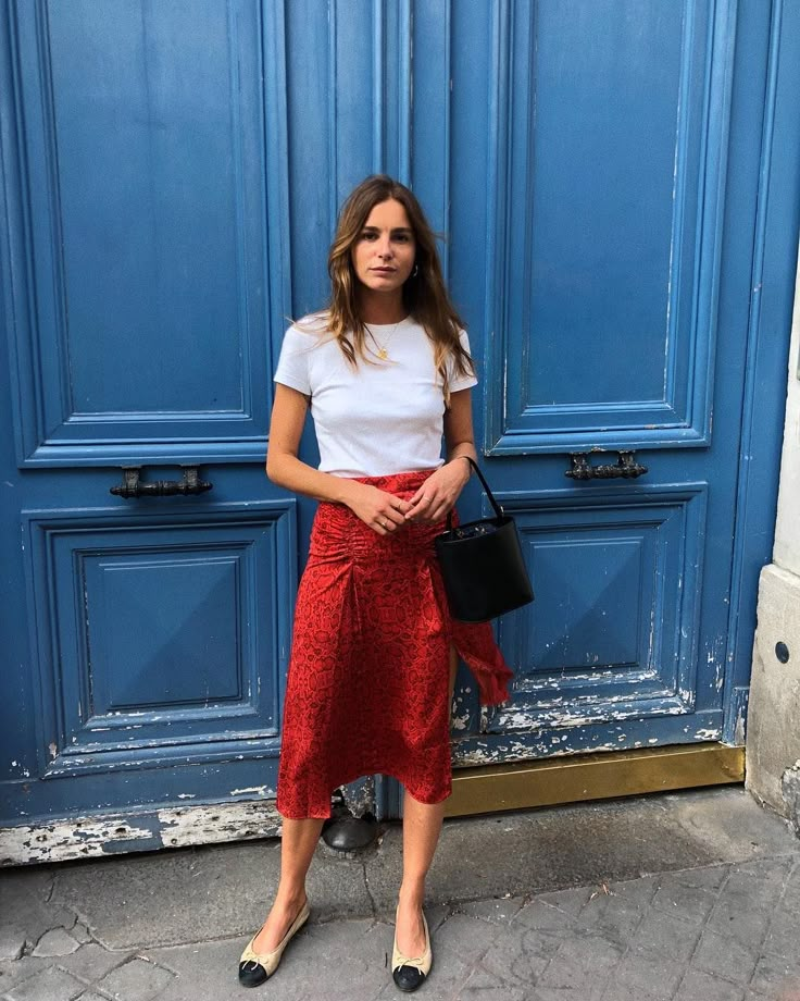 15 New French Girls to Follow on Instagram in 2019 | Who What Wear Eleonore Toulin, Chic French Style, Parisian Chic Style, Instagram Feeds, French Models, French Girl Style, Style Français, Red Skirt, French Girls