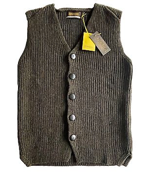 NEAT AND SMART PURE WOOL KNITTED WAISTCOAT IN NICE DARK BROWN COLOUR. THERE IS ALSO GIVE IN THEM WITH THE RIB PATTERN. XL - CHEST 42 PIT TO PIT 21”. LARGE - CHEST 40 PIT TO PIT 20”. Fitted Wool Vest Top, Fitted Winter Sweater Vest, Fitted Sweater Vest For Winter, Fitted Sleeveless Wool Top, Casual Merino Wool Sleeveless Sweater Vest, Casual Sleeveless Merino Wool Vest, Classic Sleeveless Wool Top, Classic Wool Winter Vest, Classic Wool Vest For Winter