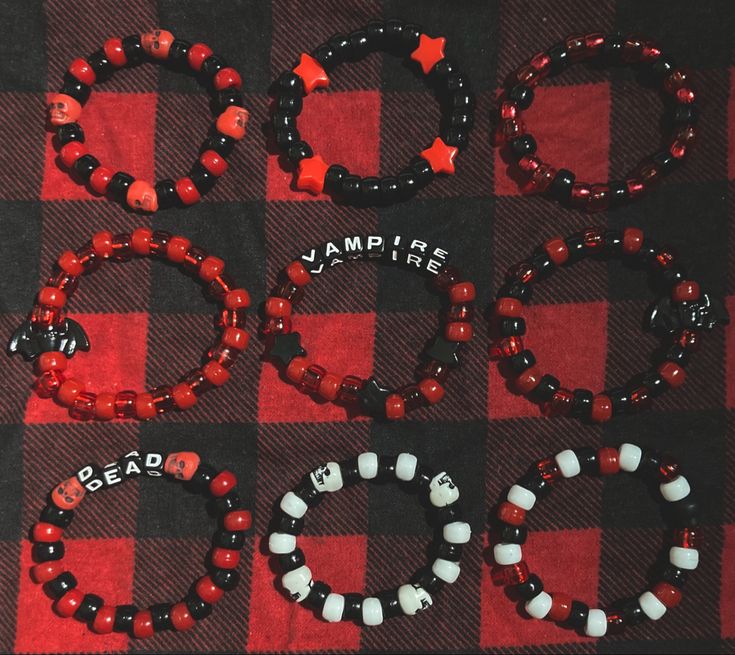 Emo Matching Bracelets, Emo Beaded Jewelry, Goth Clay Bead Bracelets, Kandi With Charms, How To Do Bracelets With Beads, Red Kandi Bracelets, How To Make Bead Necklaces, Goth Bead Bracelet, Red And Black Kandi