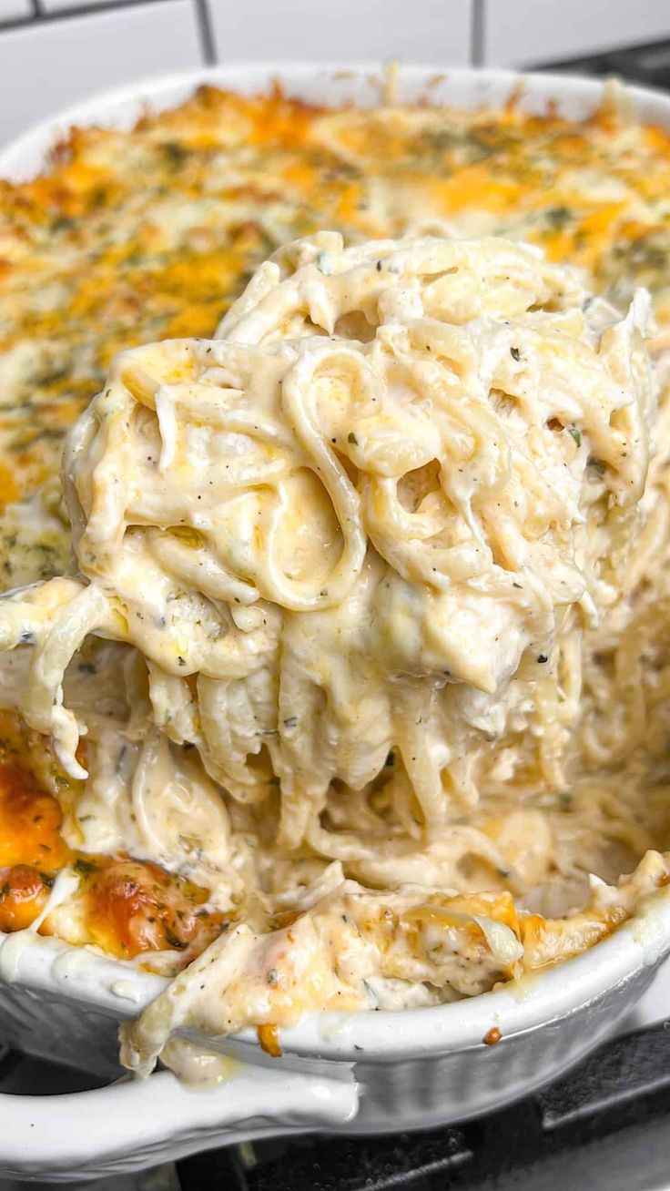 Lusciously creamy, cheesy, and garlicky, this easy chicken tetrazzini can be whipped up in under an hour for an easy weeknight dinner. Chicken Tetrazzini With Velveeta, Million Dollar Chicken Tetrazzini, Chicken Tetrazzini Crockpot, The Best Chicken Tetrazzini Recipe, Recipes Using Leftover Chicken, Chicken Tettrazini, Southern Dinner Recipes, Easy Chicken Tetrazzini Recipe, Easy Chicken Tetrazzini