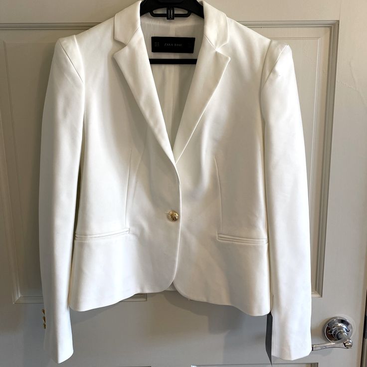 Nwt Zara White Blazer, Medium Gorgeous White Blazer With Single Gold Button On Front Of Jacket; Three Gold Buttons On Sleeves. 17” Pit-To-Pit 17” Shoulder To Shoulder 25” Shoulder To Sleeve 16” Waist Front Length 24” Fully Lined In Perfect Condition Smoke Free Pet Free Home White Single Button Outerwear For Fall, Zara Elegant Blazer With Button Cuffs, Zara White Blazer With Buttons, White Zara Blazer With Buttons, Elegant Zara Blazer With Button Cuffs, White Blazer With Snap Buttons For Work, Zara White Blazer, Light Blue Blazer, Cut Blazer