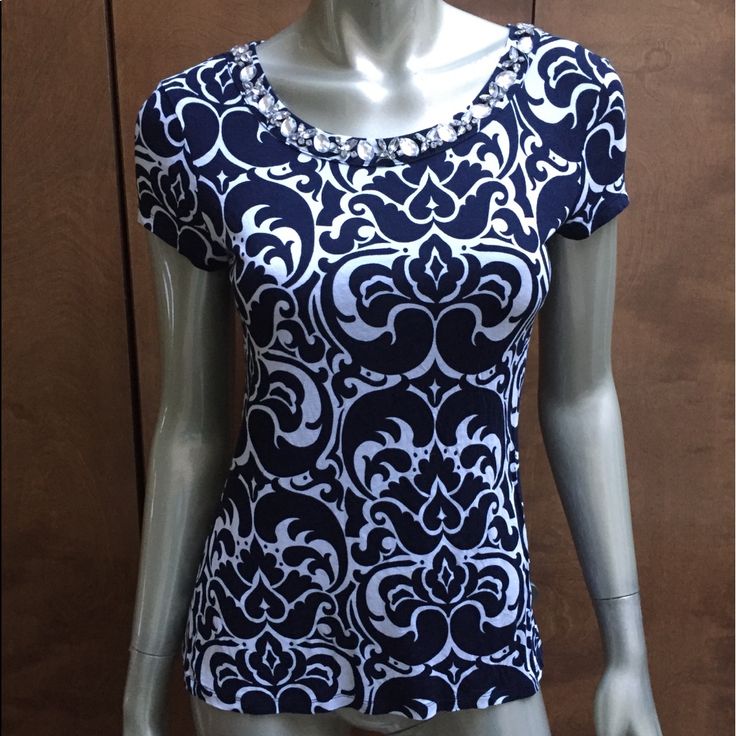 Inc International Concepts Floral Studded Stretchy Shirt Sleeve Top M New (Missing Tags) Casual Blue Fitted Blouse, Linen Sleeveless Top, Floral Embroidered Shirt, White Flowy Top, Lace Sleeve Blouse, Black Peplum Top, Light Blue Tie, White Short Sleeve Tops, White Sleeveless Blouse