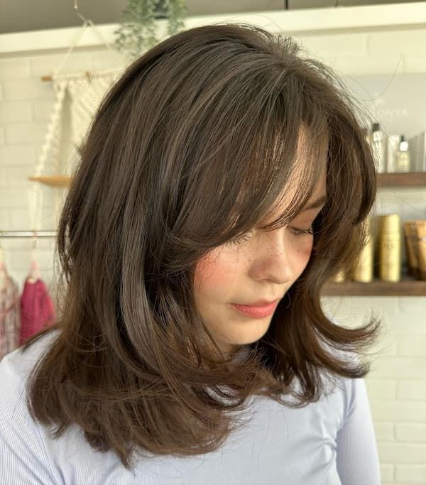 50 Elegant Medium Length Shag Haircuts You'll Love Brown Shaggy Hair, Shaggy Shoulder Length Hair, Shoulder Length Brown Hair, Brown Hair With Fringe, Medium Length Shag Haircuts, Medium Length Shag, Shag Bob Haircut, Hair With Fringe, Corte Shaggy