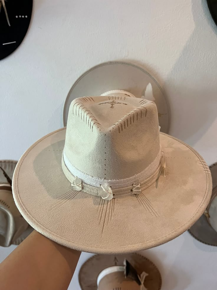 Our Fonte Tulum hats have a classic full length brim of 9 cm, wich perfectly shades the face from the summer sun. Each piece is unique due its artisanal elaboration. The magical hands of the artisans unite with the current vision of our designs. From Tulum to the world. Sizes: M: Circumference is 56-58cm and fits most head sizes. L: Circumference is 60-62cm. Both sizes include an adjustable string inside for a secure fit. Luxury Adjustable Felt Hat For Festival, Luxury White Fedora For Western-themed Events, Luxury White Brimmed Hat Bands, Cream Brimmed Hat For Rodeo, Cream Wide Brim Hat For Rodeo, Cream Flat Brim Fedora For Rodeo, Cream Felt Hat With Flat Crown For Summer, Beige Wide Brim Hat For Rodeo, Cream Curved Brim Hat For Rodeo