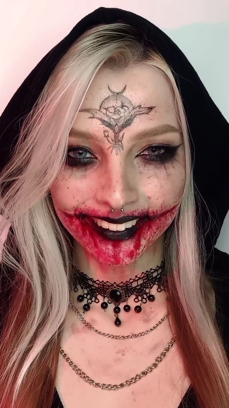 Bella Demetrescu Makeup, Vampire Nun Costume, Scare Make Up, Bella Demetrescu Cosplay, Bela Dimitrescu Makeup Tutorial, Cassandra Dimitrescu Makeup, Cassandra Dimitrescu Outfit, Dimitrescu Sisters Makeup, Bella Dimitrescu Makeup