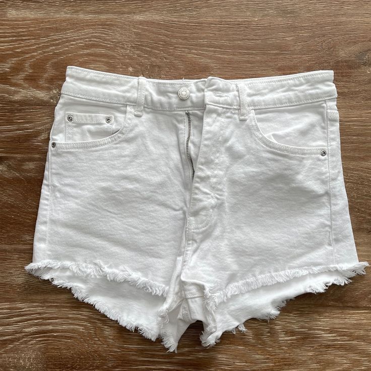 Like New Condition. Never Worn. Zara High-waisted Cotton Jean Shorts, Zara Cotton Shorts With Frayed Hem, Zara Trendy Jean Shorts For Summer, Zara Cotton Jean Shorts, Zara Cutoff Cotton Jean Shorts, Zara Cotton Jean Shorts With Frayed Hem, Trendy Zara Shorts With Frayed Hem, White Summer Jean Shorts With Frayed Hem, White Jean Shorts With Frayed Hem For Summer