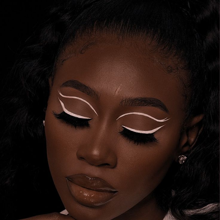 Ethnic Makeup, Coachella 2022, Beginners Eye Makeup, Graphic Makeup, Makeup For Black Skin, Birthday Makeup, Brown Skin Makeup, Makeup Beginners, Eye Makeup Designs