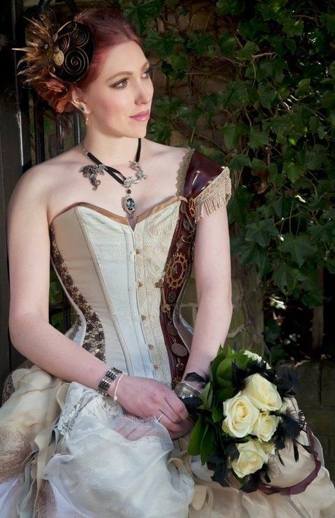 steampunk_dress_04 Steampunk Inspired Outfits, Steampunk Wedding Gown, Victorian Steampunk Wedding, Steampunk Wedding Dress, Mode Steampunk, Steampunk Couture, Victorian Corset, Steampunk Dress, Alternative Wedding Dresses