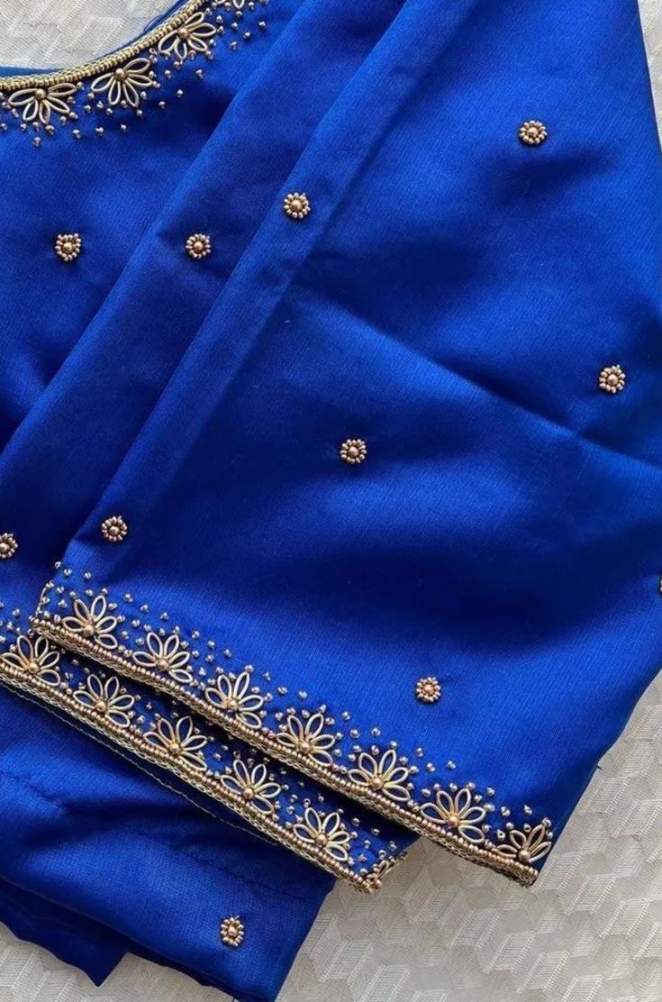 Jarthosi Work Blouse Simple, Blue Blouse Work Designs, Simpal Blouse Neck Design, Simple Neck Aari Design, Simple Zardosi Work Blouse Designs, Simple Maggam Works For Blouses, Saree Hand Embroidery Designs, Blue Blouse Aari Work Designs, Simple Zardosi Work Designs