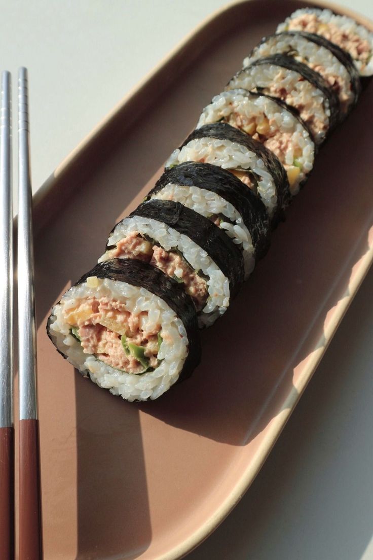 Easy Korean Tuna Kimbap (Chamchi Kimbap) Kimbap Fillings, Tuna Food Ideas, Korean Tuna Recipe, Salmon Kimbap, Simple Korean Recipes, Food Cravings Savory, Kimbap Aesthetic, Kimbap Recipe Korean, Recipes With Tuna