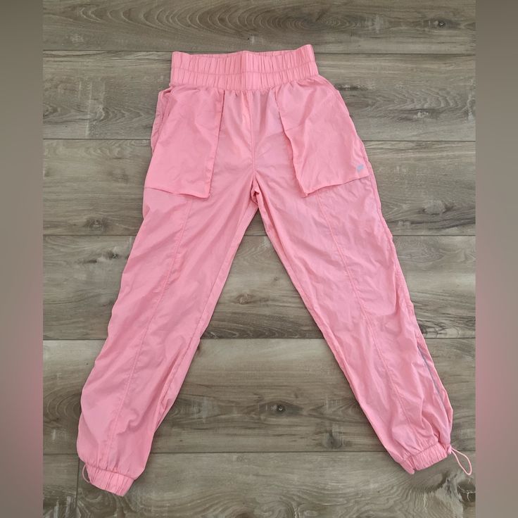 Fabletics Pink Parachute Pants Size S. Brand New, Never Worn! Sportswear Joggers With Pockets For Yoga, Sporty Workout Pants With Pockets, Athleisure Cargo Pants With Elastic Waistband, Athleisure Workout Bottoms With Pockets, Sporty Joggers With Pockets For Yoga, Yoga Sweatpants With Pockets, Sportswear Sweatpants With Pockets For Yoga, Athleisure Parachute Pants With Side Pockets, Athleisure Parachute Pants With Elastic Waistband