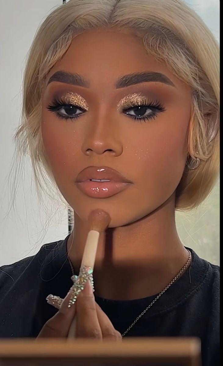 Maquillage Yeux Cut Crease, Birthday Makeup Looks, Gold Makeup Looks, Natural Glam Makeup, Date Night Makeup, Prom Eye Makeup, Prom Makeup Looks, Makeup For Black Skin, Brown Skin Makeup