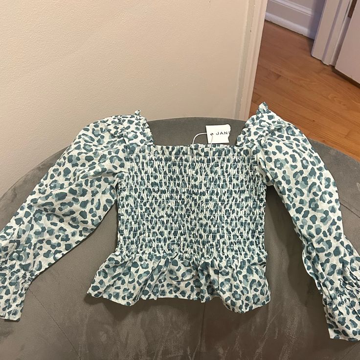 Fun And Trendy! Cute Long Sleeve Summer Tops, Cute Fitted Tops For Brunch, Cute Printed Tops For Fall, Cute Long Sleeve Printed Tops, Playful White Fitted Top, Cute Green Printed Top, Cute White Tops For Fall, Playful Fitted White Top, Long Sleeve Graphic Print Tops For Brunch