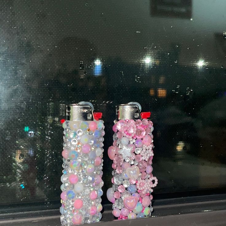 Decorated Lighters Gems, Decorate Lighters Diy, Lighter Diy Decorated, Badazzel Lighters, Decorating Lighters Diy, Cart Battery Pen Decorated, Diy Lighter Decor, Badazzel Cart Battery, Cute Lighters Diy