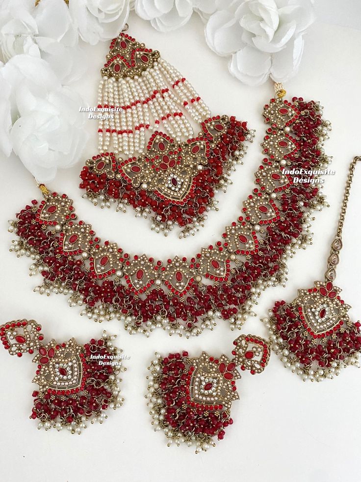 Elegant Pakistani bridal set with Jhoomer/Pakistani Jewelry/ Indian and Pakistani wedding jewelry/ Bollywood jewelry/ kundan and Polki jewelry/red This elegant necklace set comes with Earrings, tikka and Jhoomer/Passa. All items are shipped from Brampton, Ontario, Canada. If you need your item by a certain day, please reach out to us for express delivery option before placing the order so that we can update the shipping for you. Standard shipping/delivery timeline Below are the delivery timeline estimates. We dispatch all orders by the next business day. ---> USA delivery timeline * 3-6 business days to major urban centers in USA. It may take 1-2 days extra to remote locations ---> Canada delivery timeline  * 2-3 business days - GTA  & Montreal  * 2-4  business days - Rest of Ontario/Quebe Pakistani Wedding Jewelry, Pakistani Necklace, Brampton Ontario, Jewelry Kundan, Bollywood Jewelry, Polki Jewellery, Pakistani Jewelry, Desi Wedding, Elegant Necklace