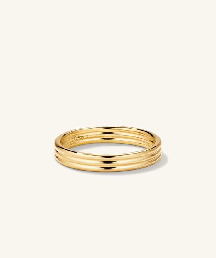 A clean-cut stacker for the sleekest of statements. This easy piece gives you the gift of three slim stackers in one. You’re welcome. Handcrafted in 18k gold vermeil. Mejuri Rings, Wedding Band Gold, Digital Wardrobe, Slim Ring, Duo Beads, Stacker Rings, Ring Wedding Band, Junior Year, Gold Band Ring