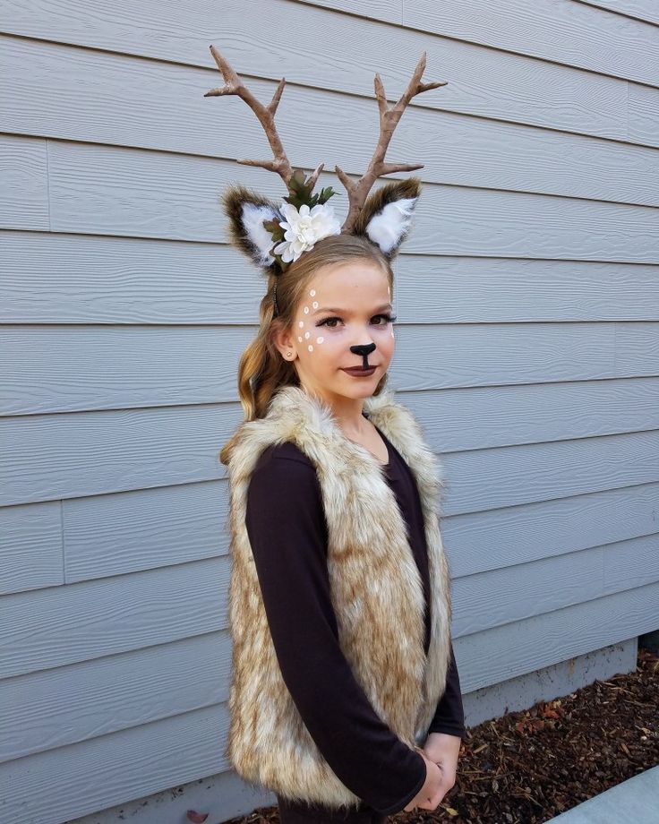 Deer costume Girl Deer Costume, Deer Costume For Kids, Reindeer Makeup, Deer Halloween Costumes, Dear Costume, Deer Makeup, Reindeer Costume, Deer Costume, Animal Costumes