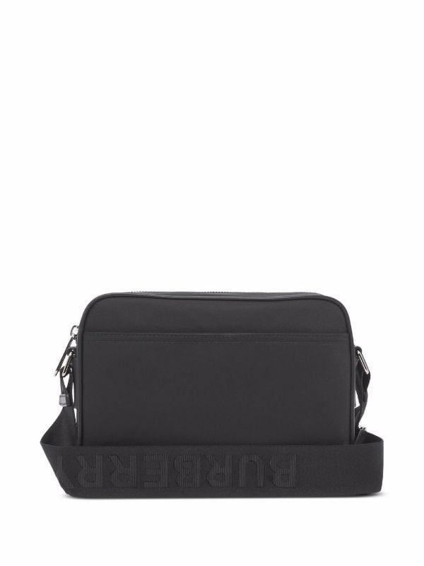 Burberry logo-print Shoulder Bag - Farfetch تلوث المياه, Burberry Shoulder Bag, Trendy Outfits Winter, Shoulder Bag Black, Strap Top, Strap Tops, Black Logo, Burberry Bag, Wash Bags