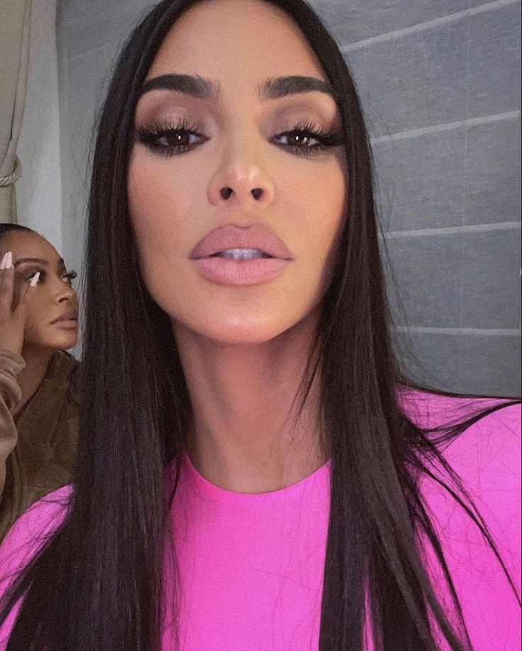 // k i m Kim Kardashian Selfie, Kim K Makeup, Estilo Kim Kardashian, Kardashian Makeup, Kim Kardashian Makeup, Estilo Kardashian, Kim Kardashian Outfits, Kardashian Outfit, Kim Kardashian Style