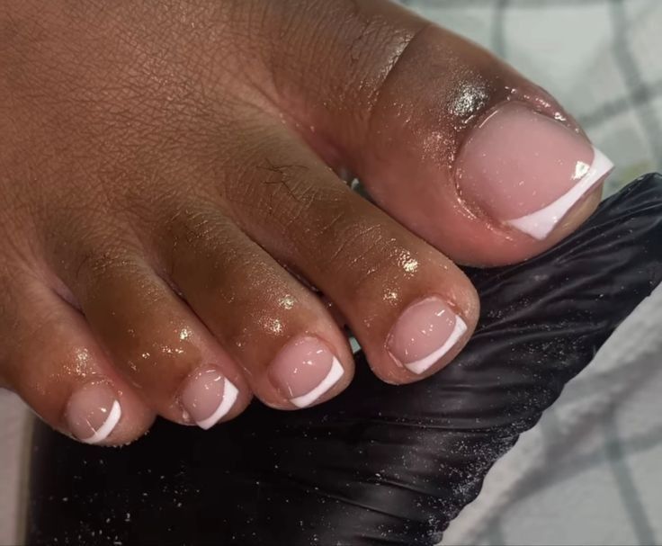 French Tip Toes No Acrylic, Pedicure To Match French Manicure, French Tip Acrylic Toes Black Women, Pink French Pedicure Toenails, French Pedicure Black Women, French Tip Nails Pedicure, Pedicure Ideas Black Women, Prom Toenails, White French Tip Toe Nails