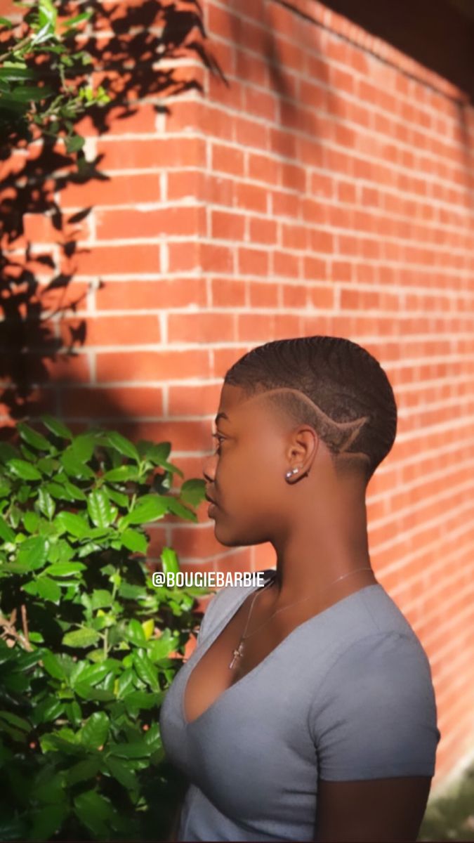 Low Haircuts, Fade Haircut Women, Bald Haircut, Male Haircuts, Natural Haircuts, Low Taper Fade Haircut, Waves Haircut, Short Hair Designs, Shaved Hair Cuts