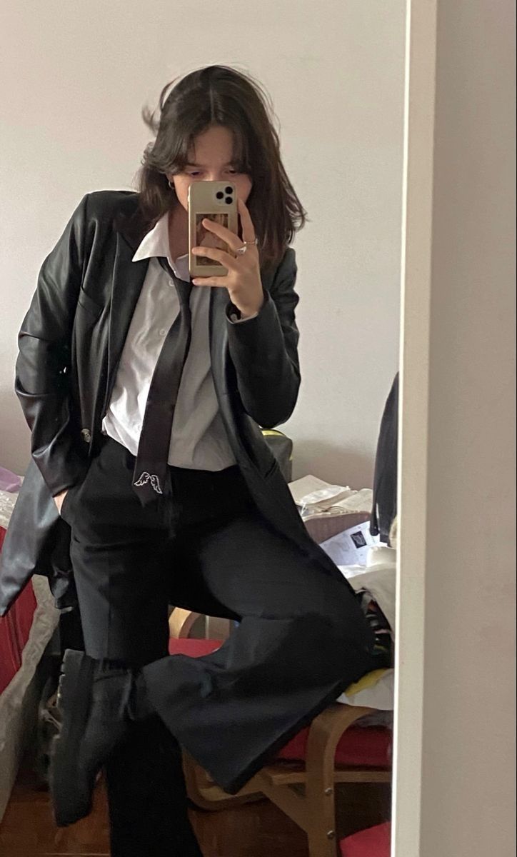 Woman In Suit, Women In Suits, Academia Outfits, Tomboy Outfits, Tomboy Style Outfits, Prom Outfits, Swaggy Outfits, Tomboy Fashion