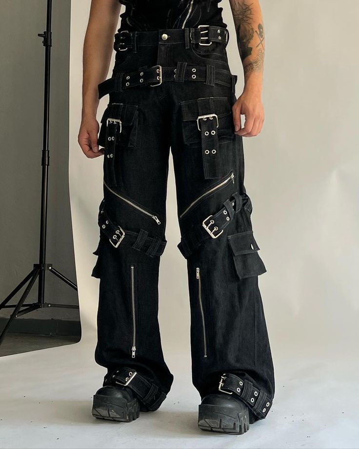 Male Gothic Outfits, Punk Male Outfits, Male Punk Outfits, Goth Mens Fashion, Punk Fashion Male, Punk Style Outfits, Cute Outfits With Jeans, Cargo Pants Outfit, Mens Outfit Inspiration