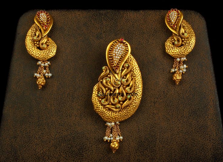 antique indian jewelry | Antique Pendant Gold Pendant Designs, Vummidi Bangaru Jewellers, Antique Gold Pendant, Small Earrings Gold, Unique Gold Jewelry Designs, Pendant Designs, Gold Pendent, Gold Jewelry Simple Necklace, Gold Mangalsutra Designs