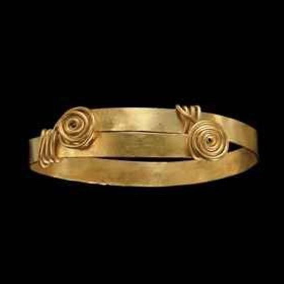 This gorgeous bracelet once again demonstrates that ancient Roman jewelry is timeless, fashionable, and exceedingly wearable. Its sleek design has decorative terminations featuring linear and geometric patterns that lend it a contemporary flair. It is inspired by a Roman example dating to the second century AD. Roman bangles were often adjustable, with overlapping ends that could be tightened or opened according to the wishes or needs of the wearer. This is one such example, with ends that may b Roman Jewellery, Roman Bracelet, Ancient Roman Jewelry, Roman Artifacts, Ancient Jewels, Roman Jewelry, Ancient Jewellery, Celtic Wedding Rings, Historical Jewellery