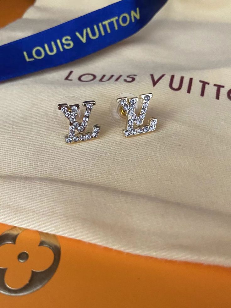 1:1 Replica Jewelry    This Product Is Of The Best Quality.  The Production Time Is 3-5 Working Days.  Includes Box, Dust Bag, Care Manual, Booklet, Card, Bill Of Sale… Bill Of Sale, Lv Logo, Replica Jewelry, Dust Bag, ? Logo