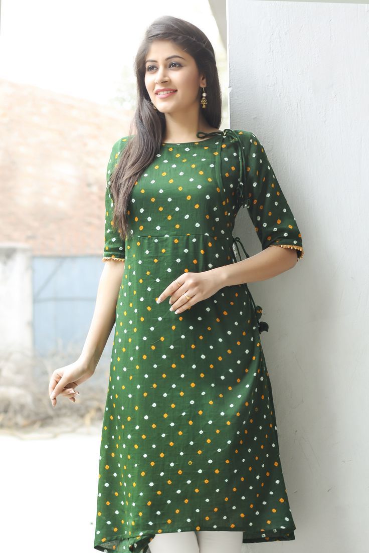 Frock Churidar, Bandhani Dress Pattern, Kurtis Patterns, Bandhani Kurta, Kids Frocks Design Cotton, Salwar Kurti, Orang India, Dress Kurti, Pakistani Shalwar